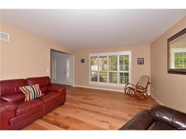 13046 Barrett Meadows Dr, Ballwin, MO 63021 photo 4