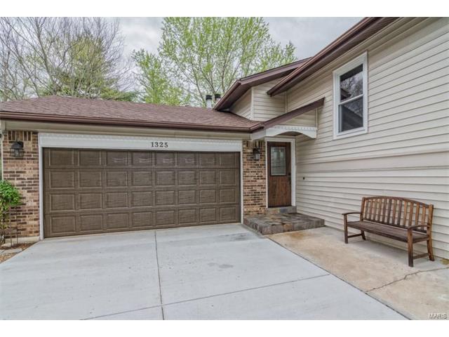 1325 Charing Cross Ln, Ballwin, MO 63021 photo 2