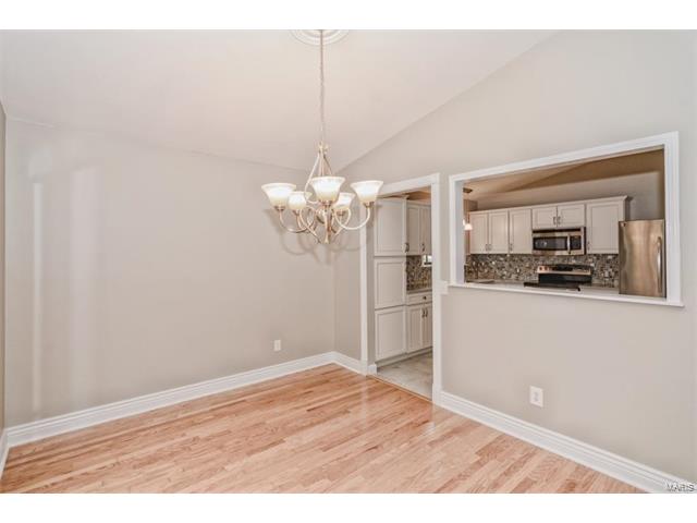 1325 Charing Cross Ln, Ballwin, MO 63021 photo 8