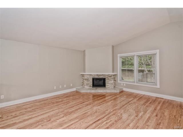 1325 Charing Cross Ln, Ballwin, MO 63021 photo 6