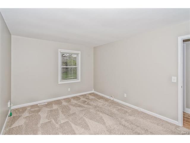 1325 Charing Cross Ln, Ballwin, MO 63021 photo 13