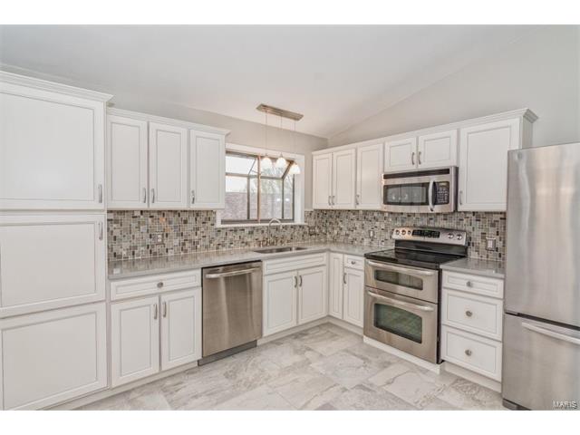 1325 Charing Cross Ln, Ballwin, MO 63021 photo 10