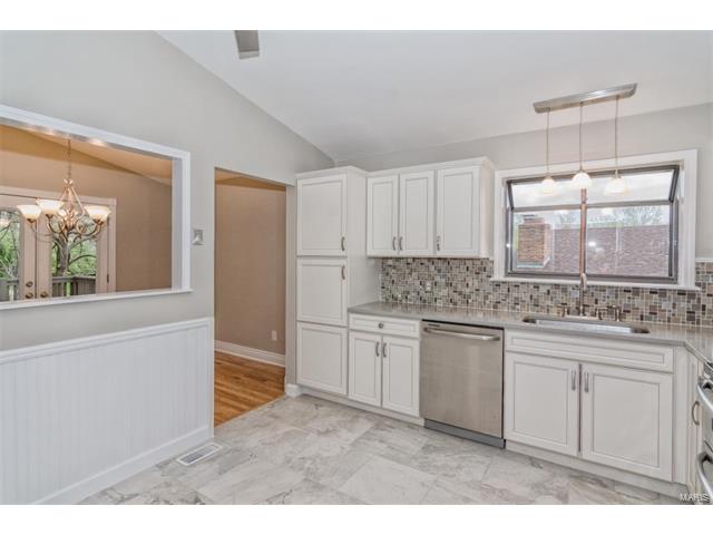 1325 Charing Cross Ln, Ballwin, MO 63021 photo 11