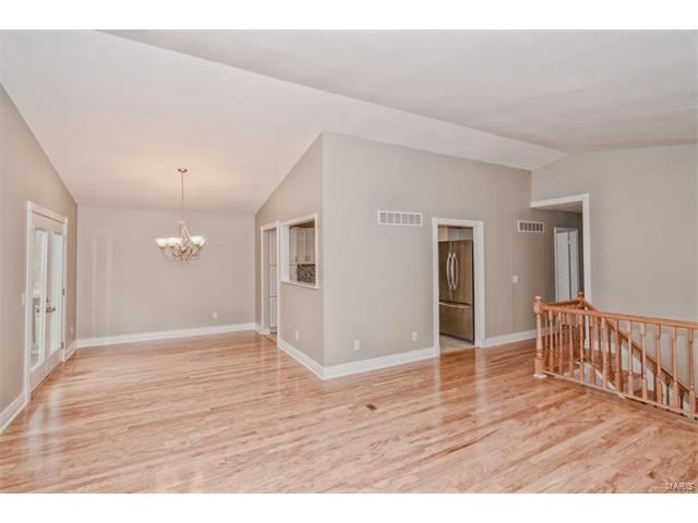 1325 Charing Cross Ln, Ballwin, MO 63021 photo 7