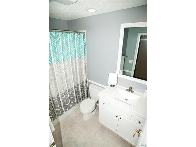 758 La Feil Dr, Ballwin, MO 63021 photo 7