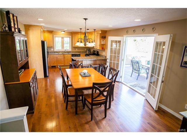 758 La Feil Dr, Ballwin, MO 63021 photo 4