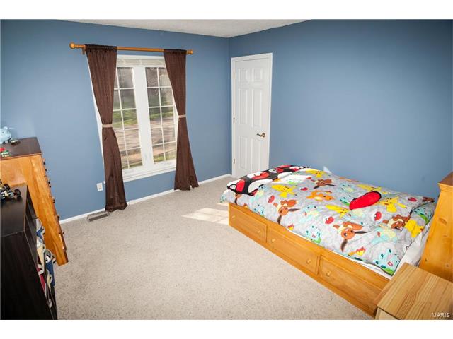 758 La Feil Dr, Ballwin, MO 63021 photo 8