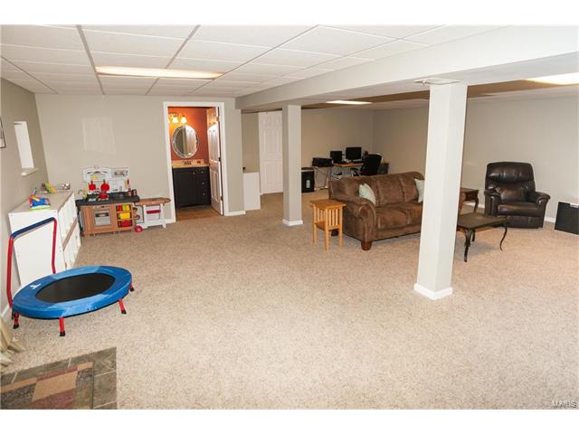 758 La Feil Dr, Ballwin, MO 63021 photo 12