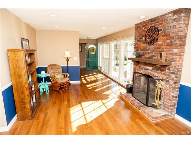 758 La Feil Dr, Ballwin, MO 63021 photo 6