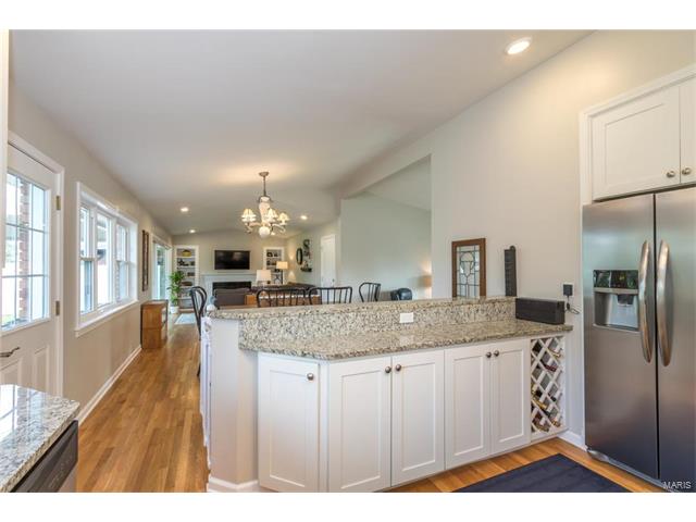 357 Sudbury Ln, Ballwin, MO 63011 photo 8