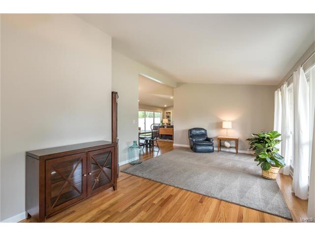 357 Sudbury Ln, Ballwin, MO 63011 photo 5