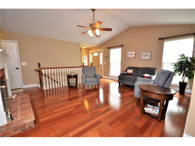 616 Hawk Run Dr, O'fallon, MO 63368 photo 3