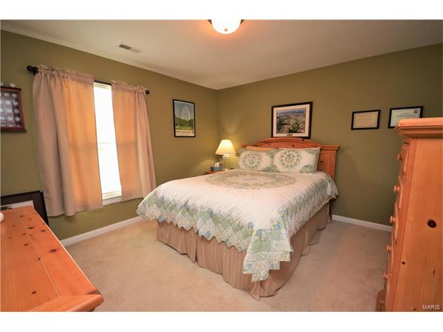616 Hawk Run Dr, O'fallon, MO 63368 photo 17