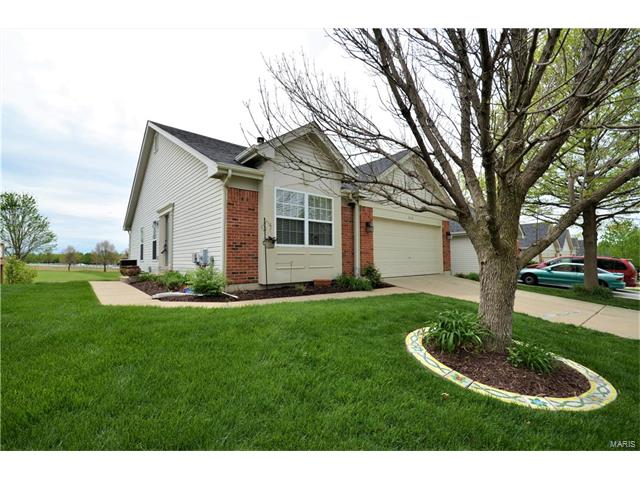 616 Hawk Run Dr, O'fallon, MO 63368 photo 2