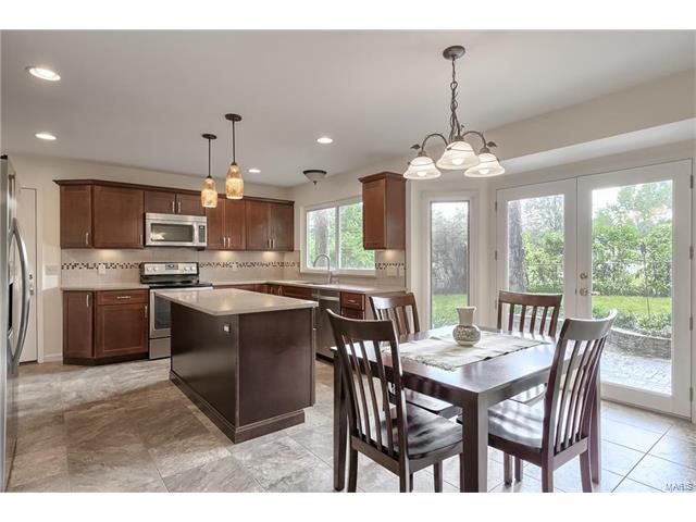 130 Spring Leigh Ct, Ballwin, MO 63011 photo 3