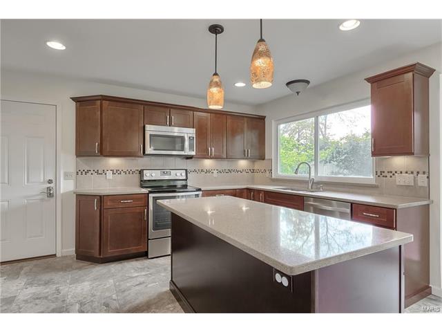 130 Spring Leigh Ct, Ballwin, MO 63011 photo 4