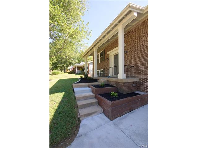 1140 Villaview Dr, Ballwin, MO 63021 photo 4