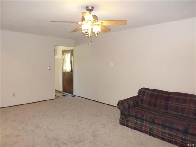 745 Woodrun Dr, Ballwin, MO 63021 photo 2