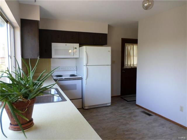 745 Woodrun Dr, Ballwin, MO 63021 photo 8