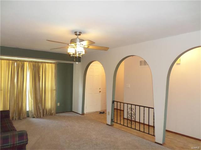 745 Woodrun Dr, Ballwin, MO 63021 photo 3