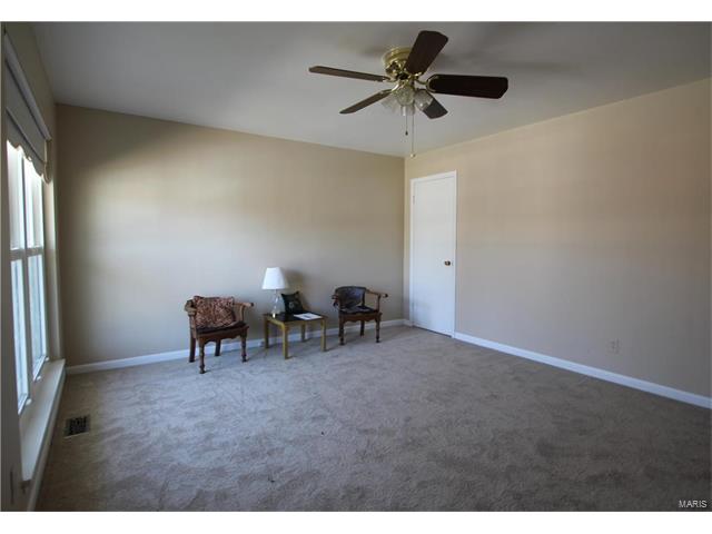 4260 Martyridge Dr, Saint Louis, MO 63129 photo 2