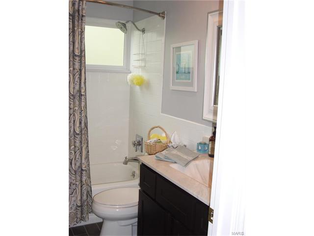 808 Hollyridge Dr, Ballwin, MO 63011 photo 35