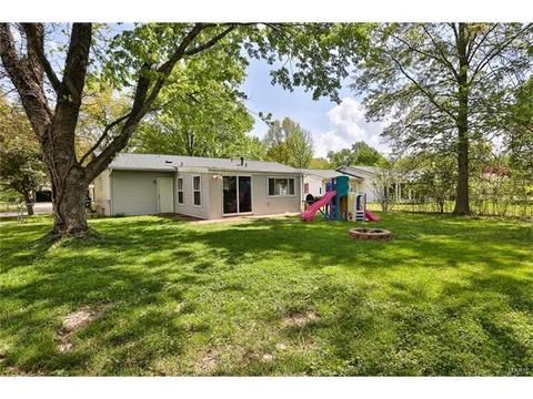 576 Golfwood Dr, Ballwin, MO 63021 photo 3