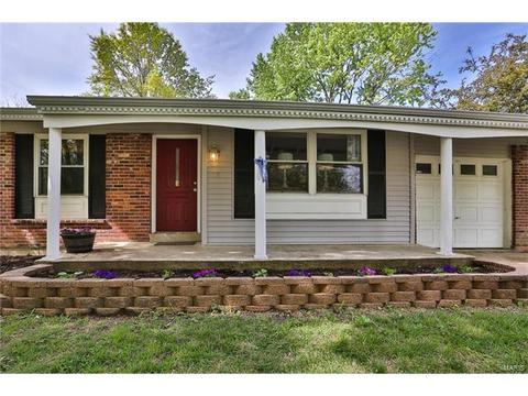 576 Golfwood Dr, Ballwin, MO 63021 photo 2