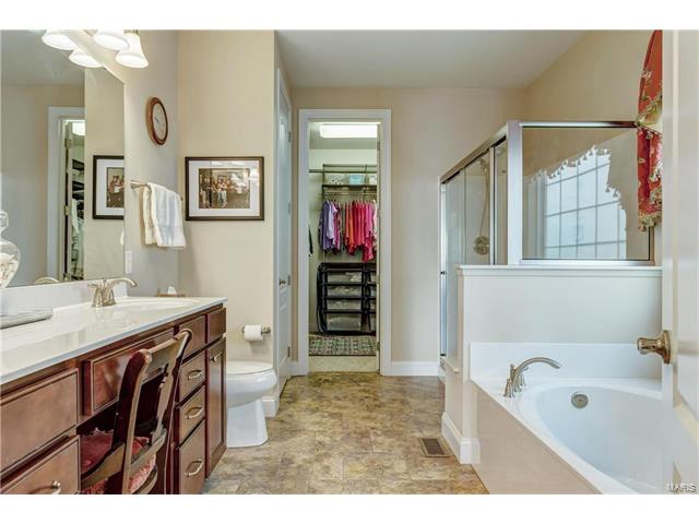 572 Trevi Ln, Ballwin, MO 63011 photo 22