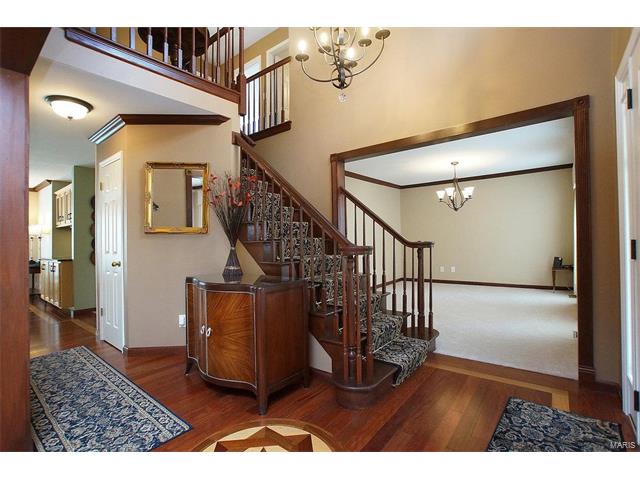 616 Highland Gln, Ballwin, MO 63021 photo 2