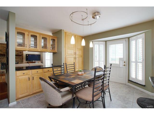 616 Highland Gln, Ballwin, MO 63021 photo 8