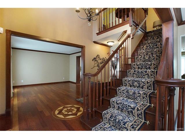 616 Highland Gln, Ballwin, MO 63021 photo 3