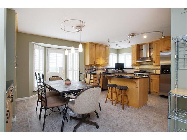 616 Highland Gln, Ballwin, MO 63021 photo 7