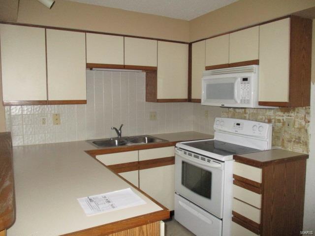 1303 Prospect Vlg #B, Ballwin, MO 63021 photo 11