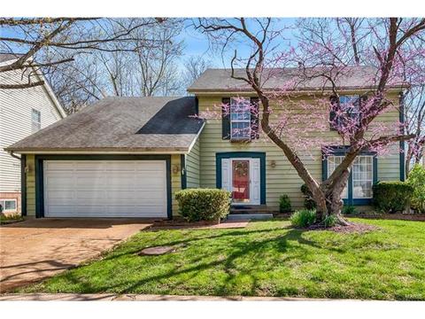 818 Weatherwood Dr, Ballwin, MO 63021 photo 1