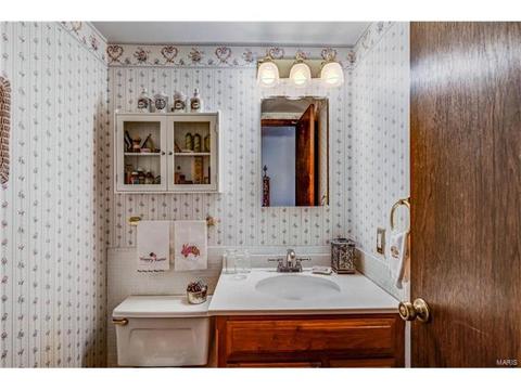 818 Weatherwood Dr, Ballwin, MO 63021 photo 4