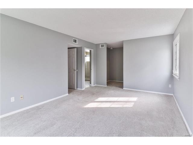 1466 Cherry Creek Ln, Ballwin, MO 63021 photo 18
