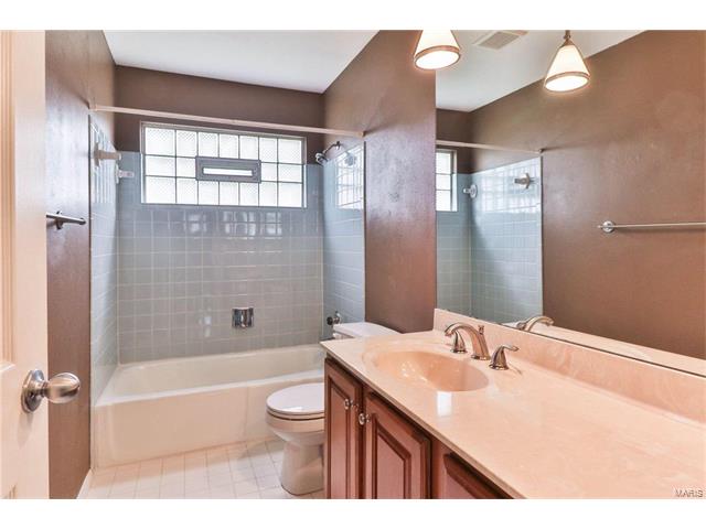 1466 Cherry Creek Ln, Ballwin, MO 63021 photo 28