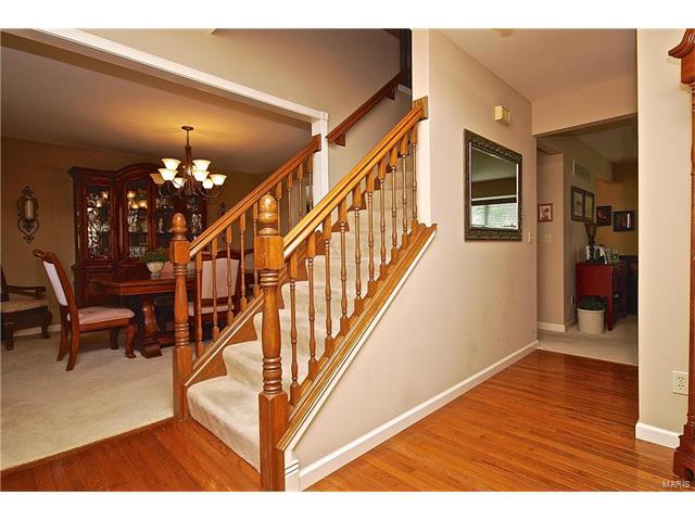 102 Waldens Oak Ct, Ballwin, MO 63011 photo 3