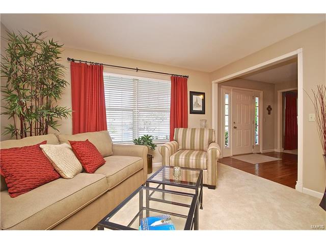 102 Waldens Oak Ct, Ballwin, MO 63011 photo 6
