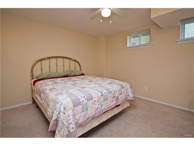 102 Waldens Oak Ct, Ballwin, MO 63011 photo 33