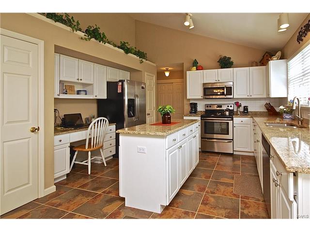102 Waldens Oak Ct, Ballwin, MO 63011 photo 14