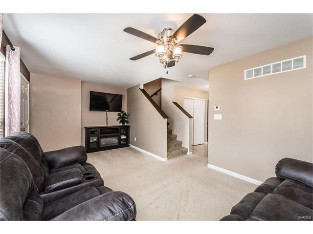 407 Wild Oak Dr, O'fallon, MO 63368 photo 2