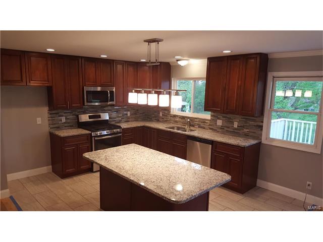 945 Active, Saint Louis, MO 63146 photo 2