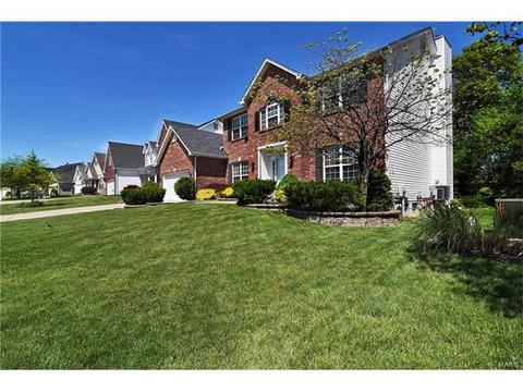 1065 Green Briar Hills Dr, O'fallon, MO 63366 photo 2