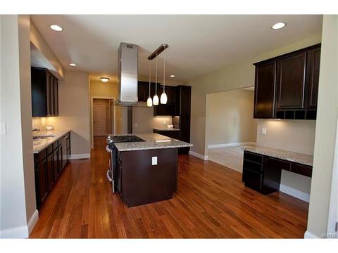 306 Essen Ln, Ballwin, MO 63021 photo 3