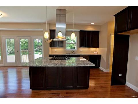 306 Essen Ln, Ballwin, MO 63021 photo 2