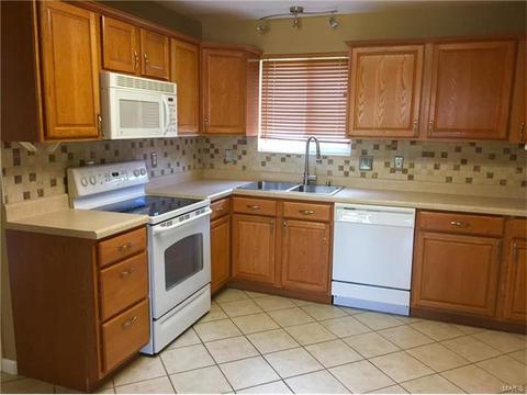 24 Red Cedar Parc Ct, O'fallon, MO 63368 photo 2
