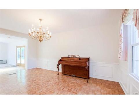 247 White Tree Ln, Ballwin, MO 63011 photo 9