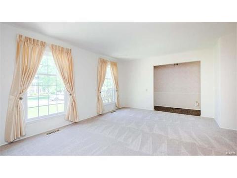 247 White Tree Ln, Ballwin, MO 63011 photo 14